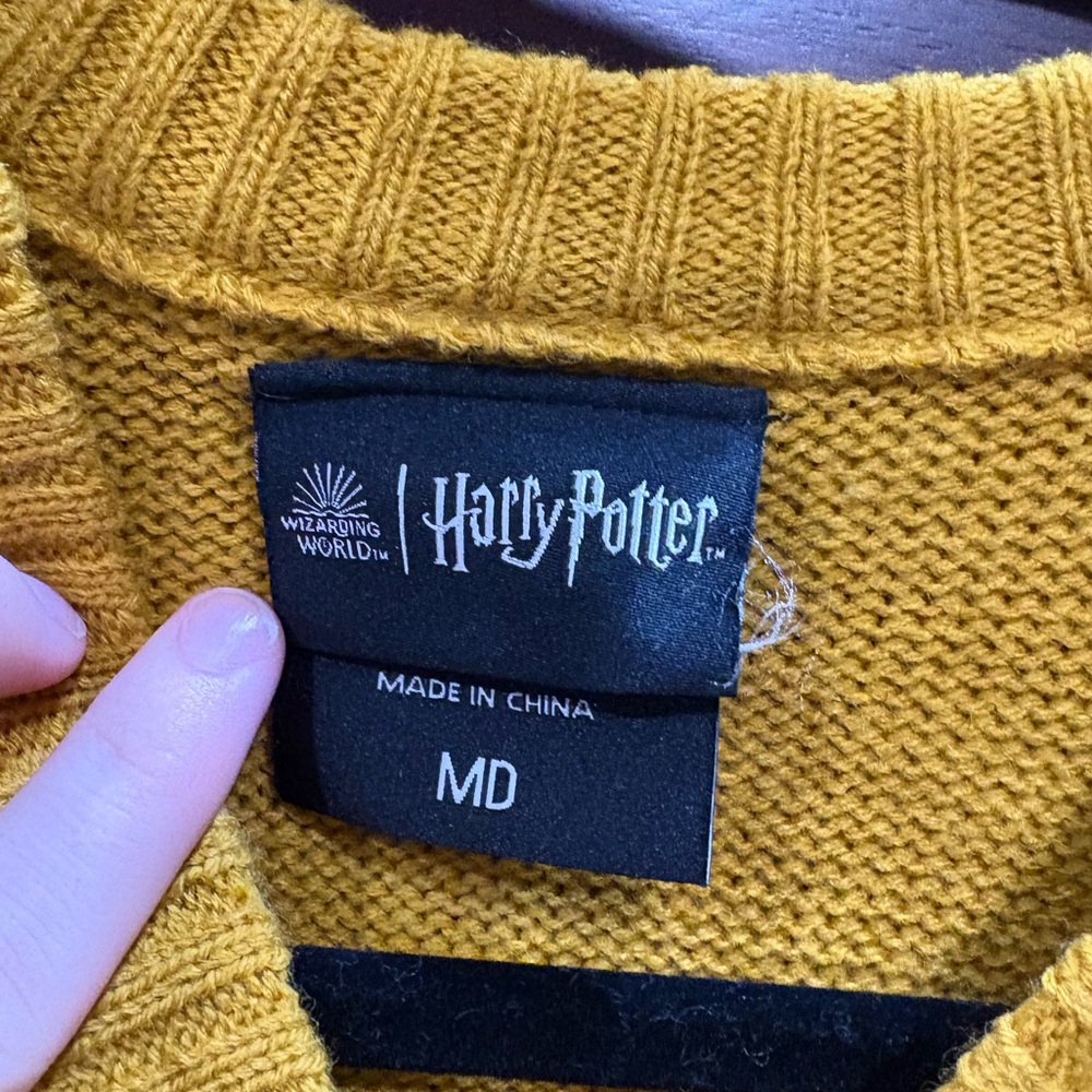 Hufflepuff Harry Potter sweater - Picture 3 of 5